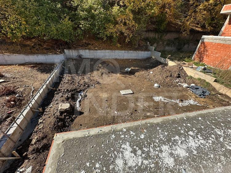 Casă individuală cu 5 camere cu Canalizare în Florești
