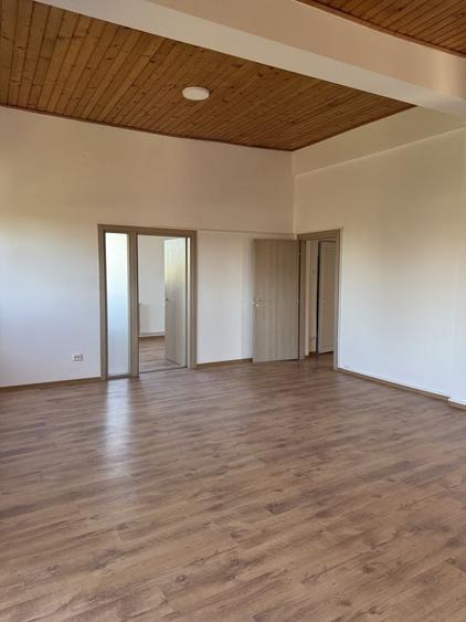 Casă cu 4 camere cu Teren 1580 Mp în Cățelu