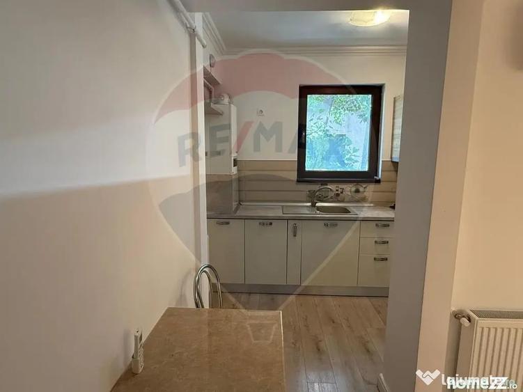 Apartament cu 3 camere decomandat în Aviației