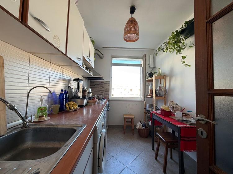 Apartament cu 3 camere semidecomandat în Dristor