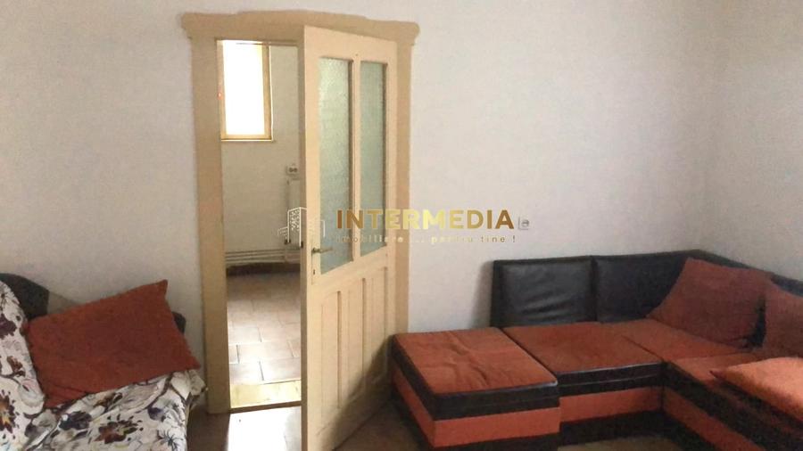 Casă individuală cu 3 camere cu Canalizare în Central