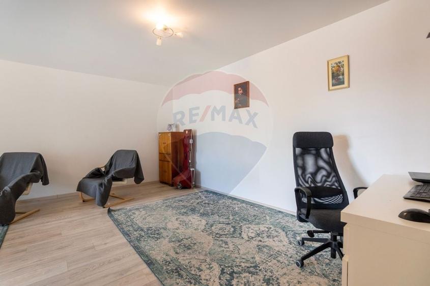 Apartament cu 3 camere decomandat, mobilat în Tractorul