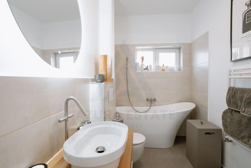 Apartament cu 5 camere decomandat în Cristian