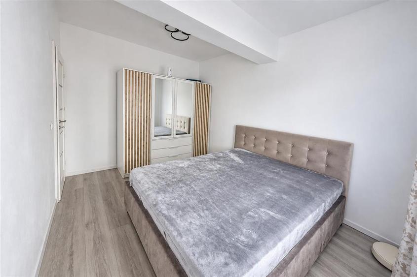 Apartament cu 3 camere semidecomandat, mobilat în Industrial Vest