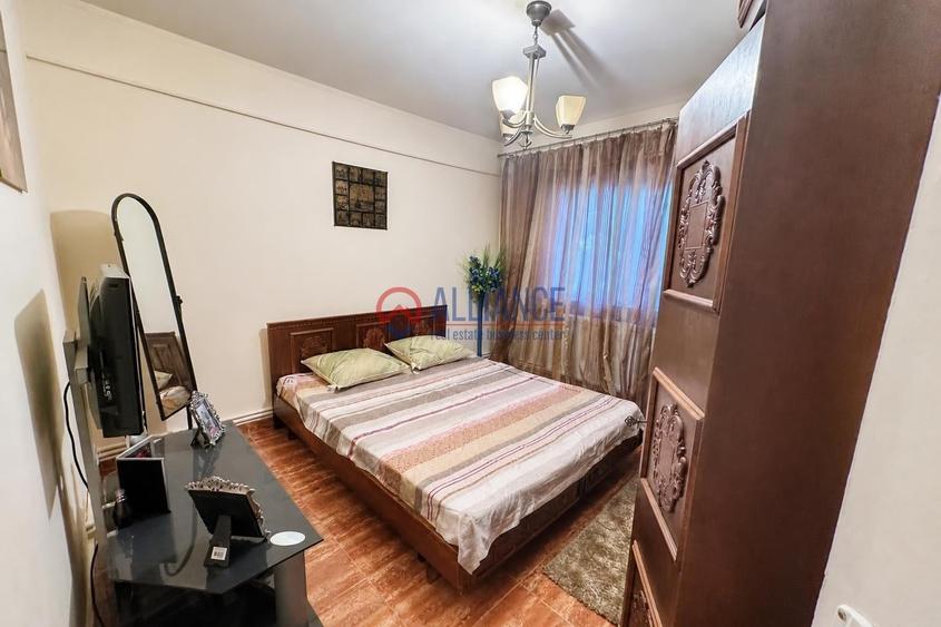 Apartament cu 3 camere decomandat în Casa de Cultură