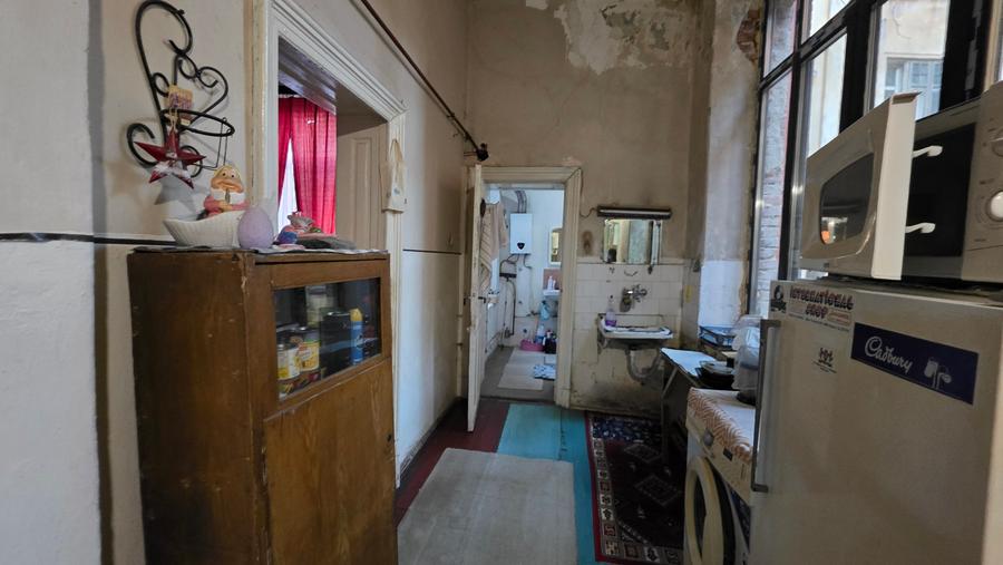 Apartament cu 4 camere semidecomandat în Universitate