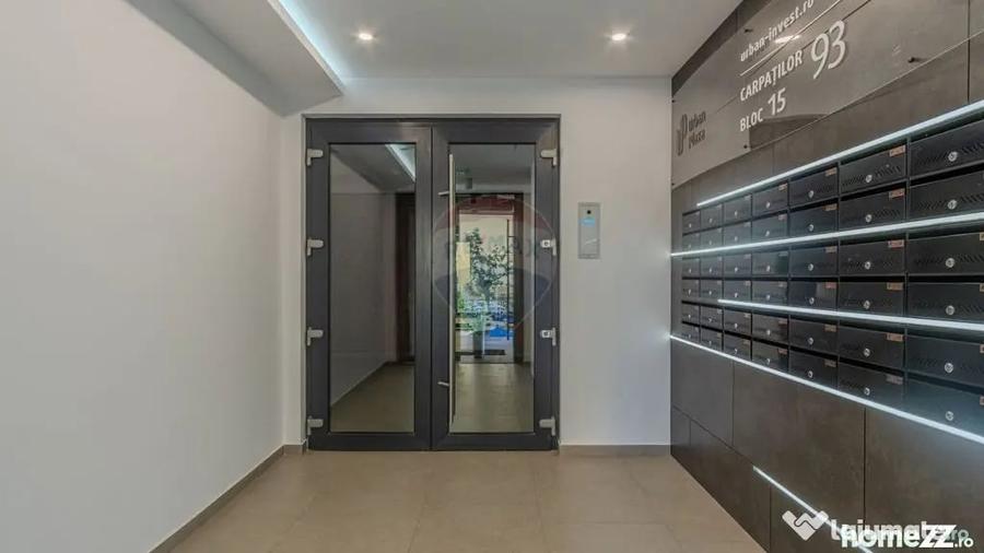 Apartament cu 9 camere decomandat în Astra