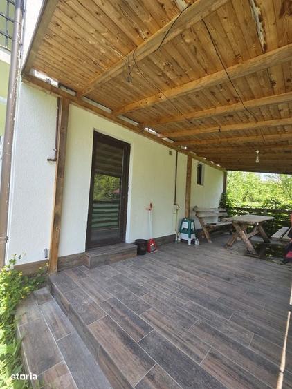 Casă cu 4 camere în Țițești