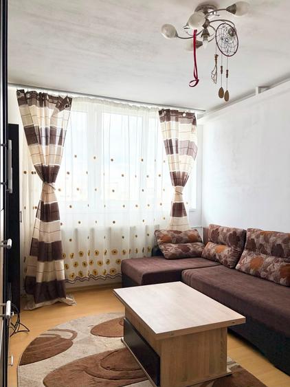 Apartament cu 3 camere semidecomandat în Drumul Taberei