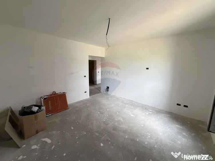 Casă cu 5 camere cu Teren 3960 Mp în Lămotești
