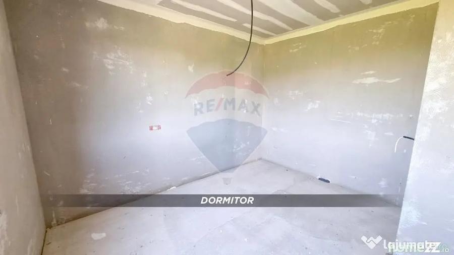 Casă cu 5 camere cu Teren 900 Mp în Mocira