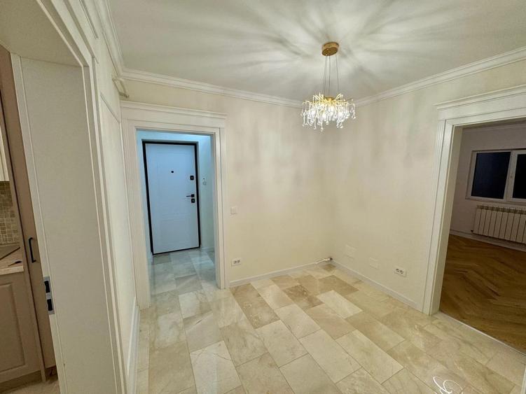 Apartament cu 3 camere decomandat în Palat