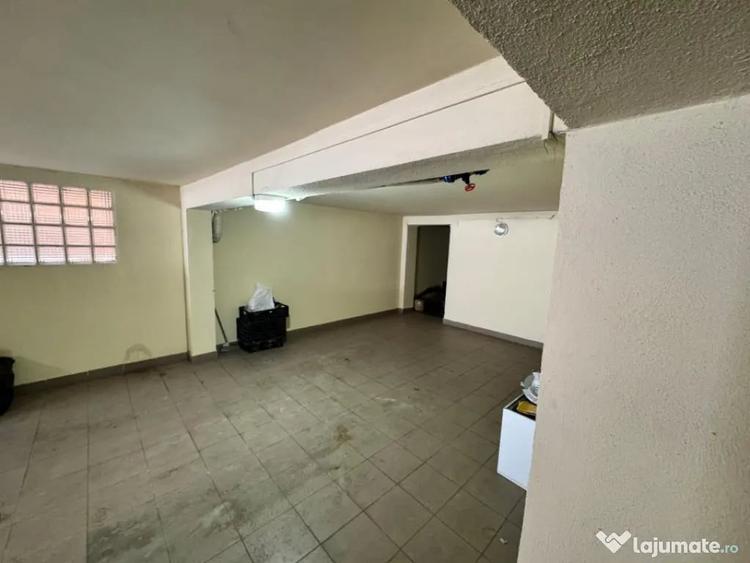 Casă cu 12 camere cu Teren 321 Mp în George Enescu