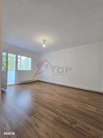 Apartament cu 4 camere decomandat în Dacia