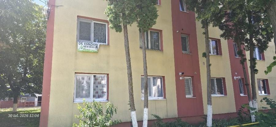 De vanzare apartament cu 3 camere etaj 1 - 5