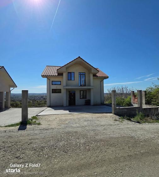 Casă cu 5 camere cu Teren 500 Mp în Podgoria
