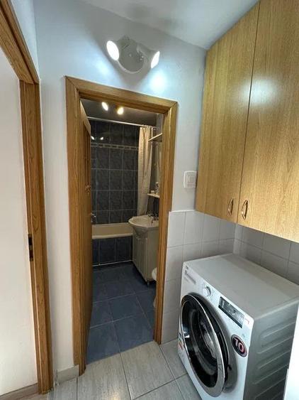 Apartament cu 3 camere decomandat, mobilat în Central