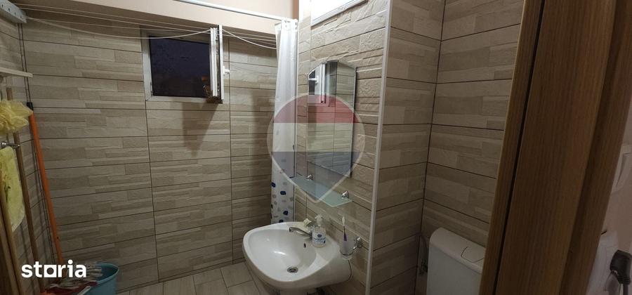 Apartament cu 3 camere decomandat în Colentina