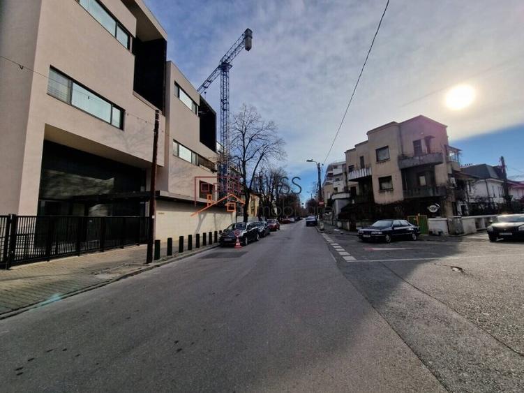 Apartament cu 6 camere decomandat în Kiseleff