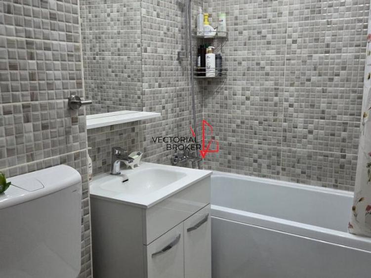 Apartament cu 3 camere semidecomandat în Basarabia
