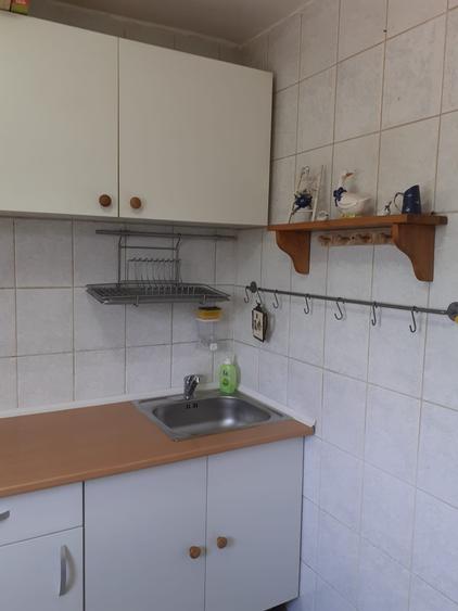 Apartament cu 3 camere semidecomandat, mobilat în Chibrit