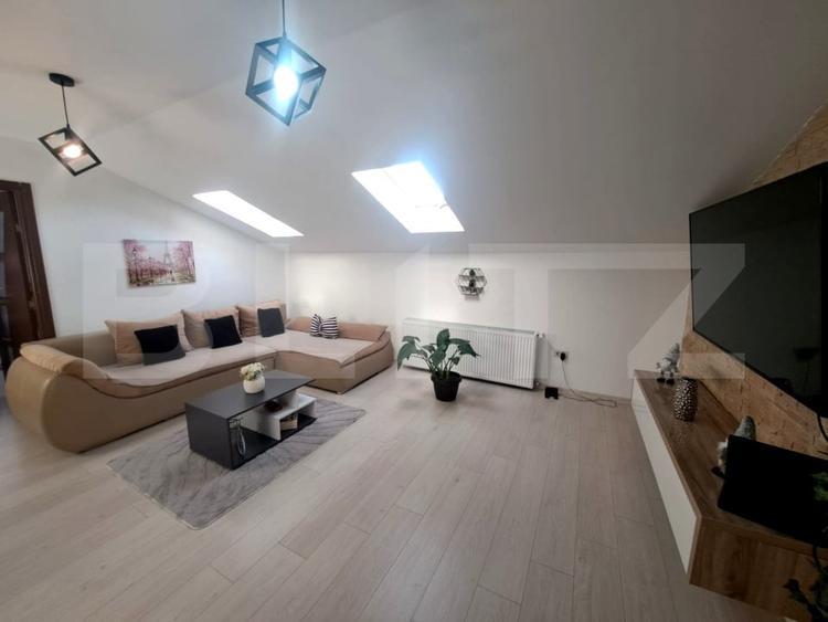Apartament cu 6 camere semidecomandat în Tractorul
