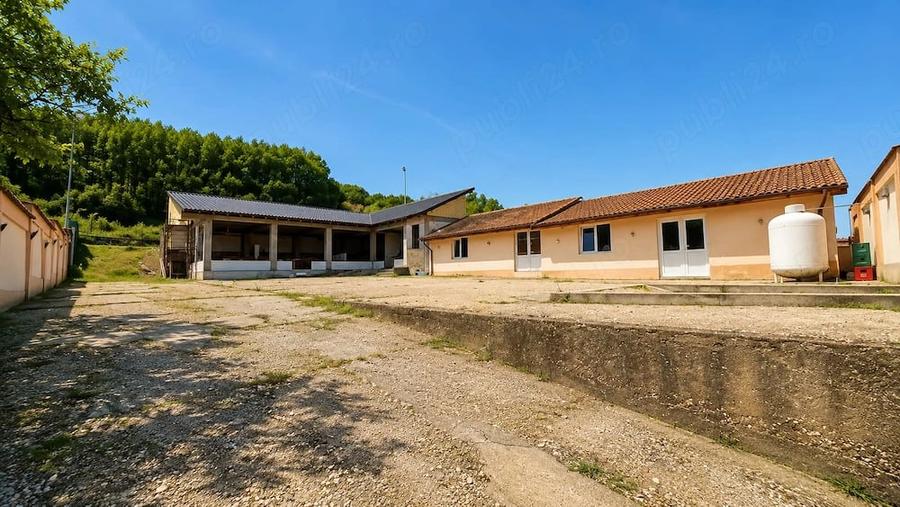 Casă cu 11 camere cu Teren 2100 Mp în Central