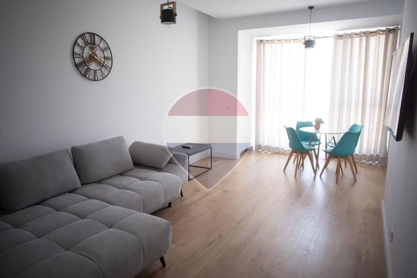 Apartament cu 2 camere semidecomandat, mobilat în Nord