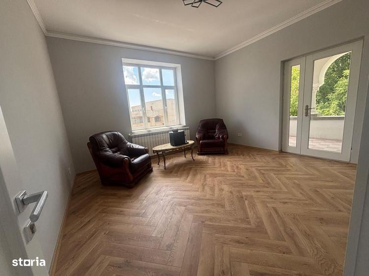 Casă cu 4 camere cu Teren 400 Mp în Central