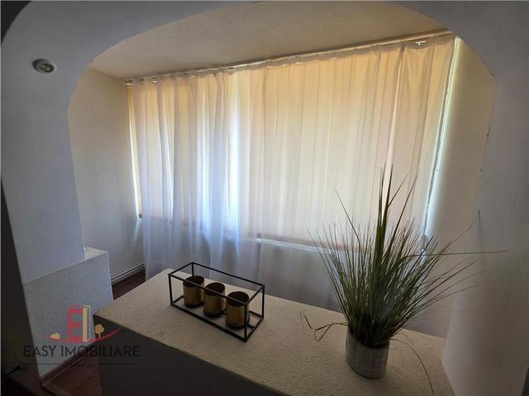 Apartament cu 2 camere decomandat în Cornișa