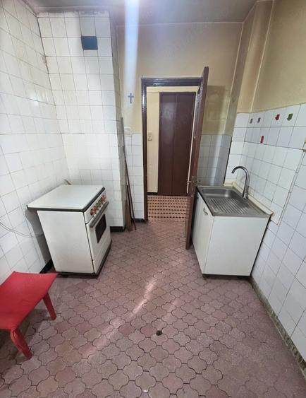 Apartament cu 2 camere semidecomandat în Craiovei