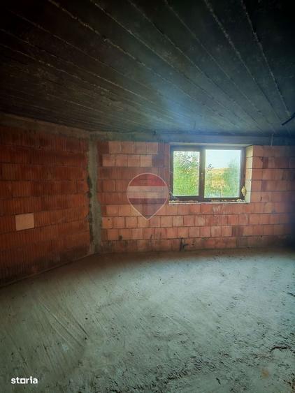 Casă cu 4 camere în Breasta