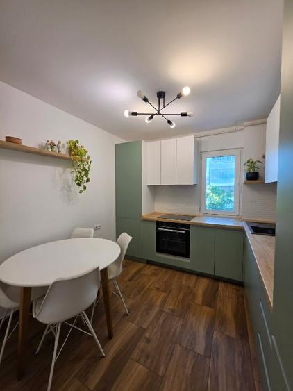 Apartament cu 3 camere semidecomandat, mobilat în Podu Roș