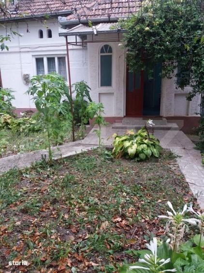 Casă cu 3 camere cu Teren 3161 Mp în Central