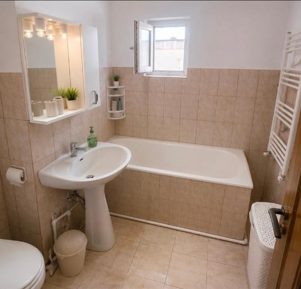 Apartament cu 2 camere decomandat, mobilat în Poarta 6