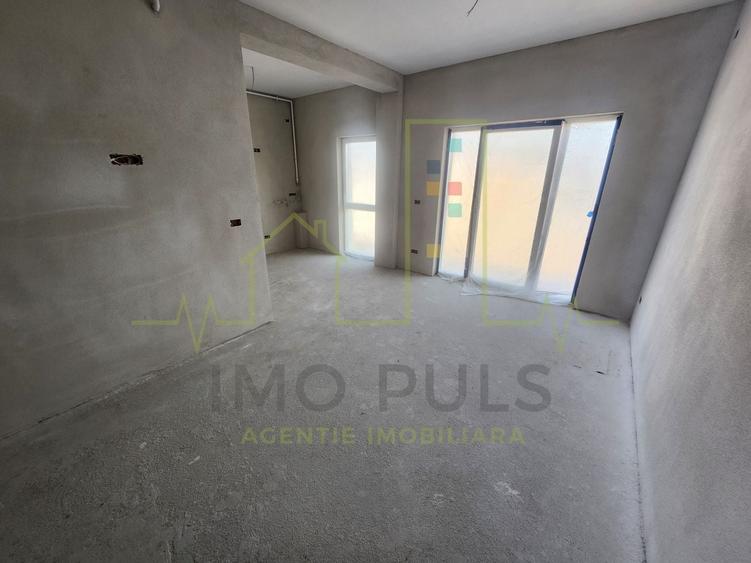 Apartament cu 3 camere semidecomandat în Girocului
