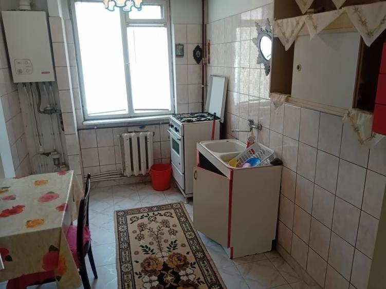 Apartament cu 2 camere decomandat în Precista