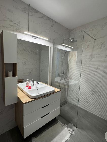 Apartament cu 2 camere decomandat în Titulescu