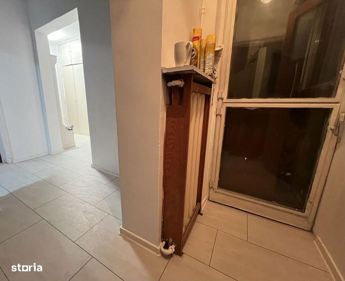 Apartament cu 3 camere decomandat în Tei