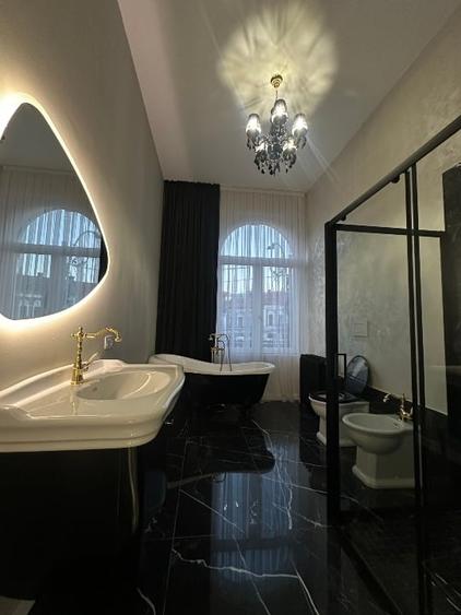 Apartament cu 4 camere decomandat, mobilat în Central