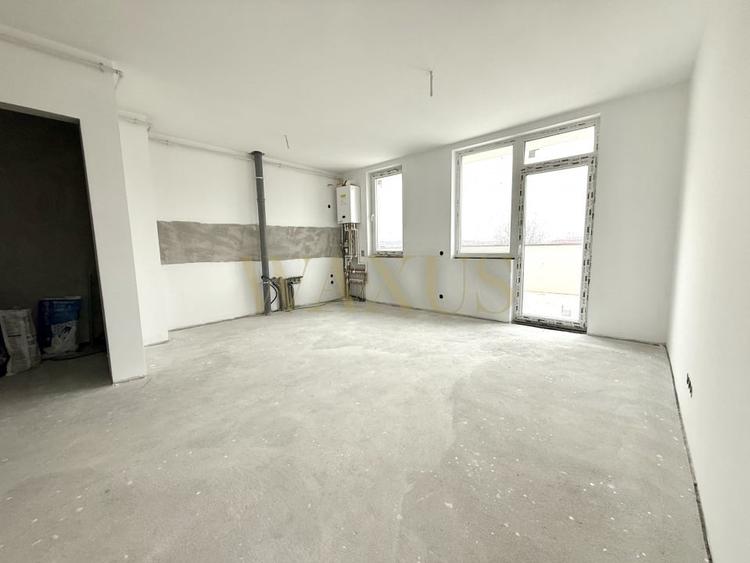 Apartament cu 3 camere semidecomandat în Florești — fotografia 1