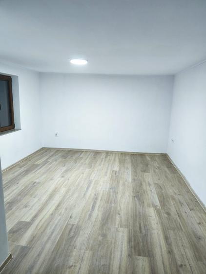 Casă cu 2 camere cu Teren 400 Mp în Central