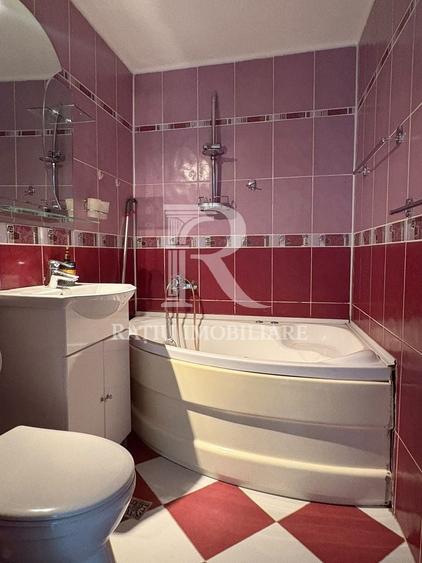 Apartament cu 3 camere semidecomandat, mobilat în Iosia