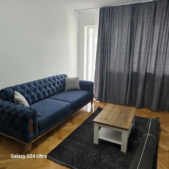 Apartament cu 3 camere semidecomandat în Central