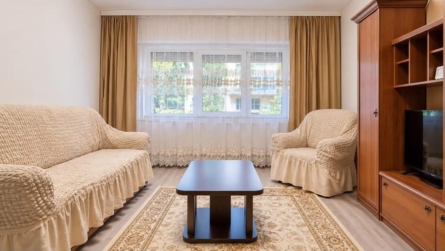 Apartament cu 3 camere decomandat, mobilat în Boema