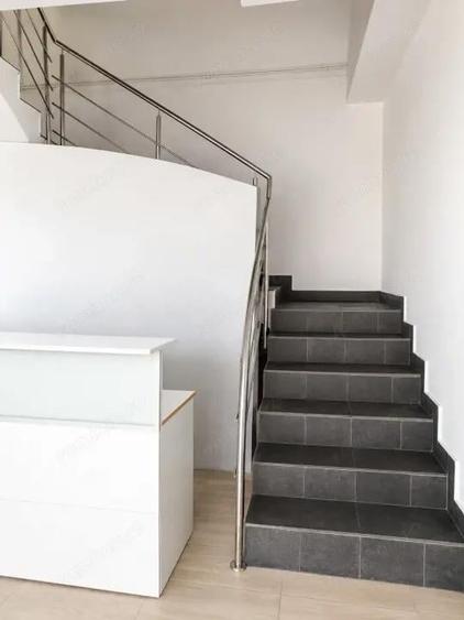 Cladire semicentrala - parcare proprie - 1