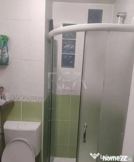 Apartament cu 3 camere semidecomandat în Drumul Sării