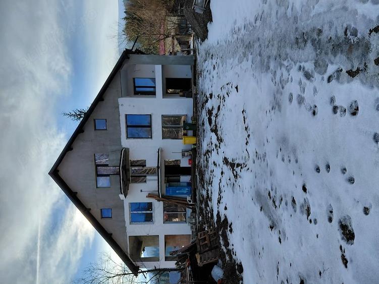 Casă cu 2 camere cu Teren 1300 Mp în Cheia