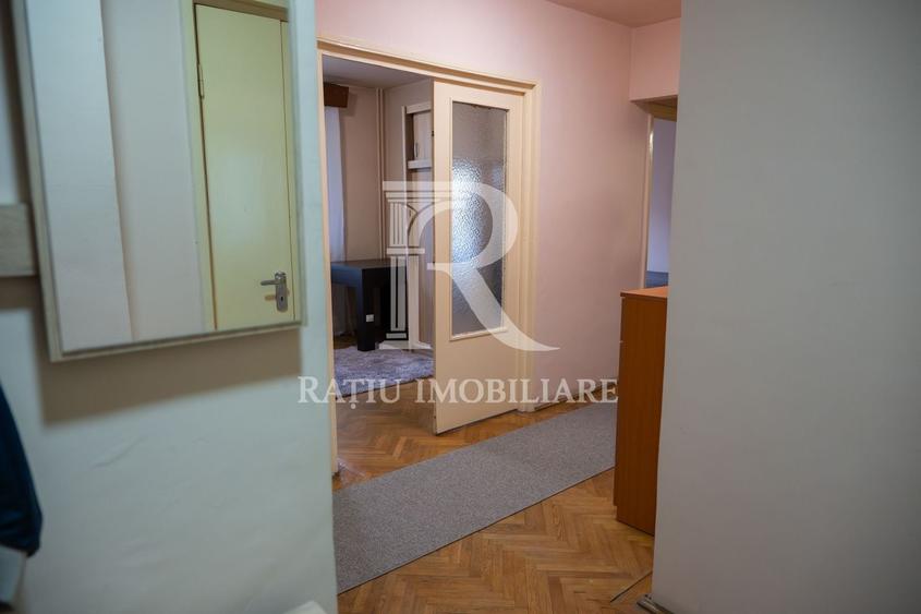 Apartament cu 3 camere decomandat, mobilat în Central