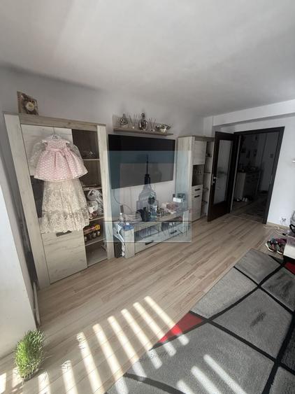 Apartament cu 3 camere decomandat în Astra